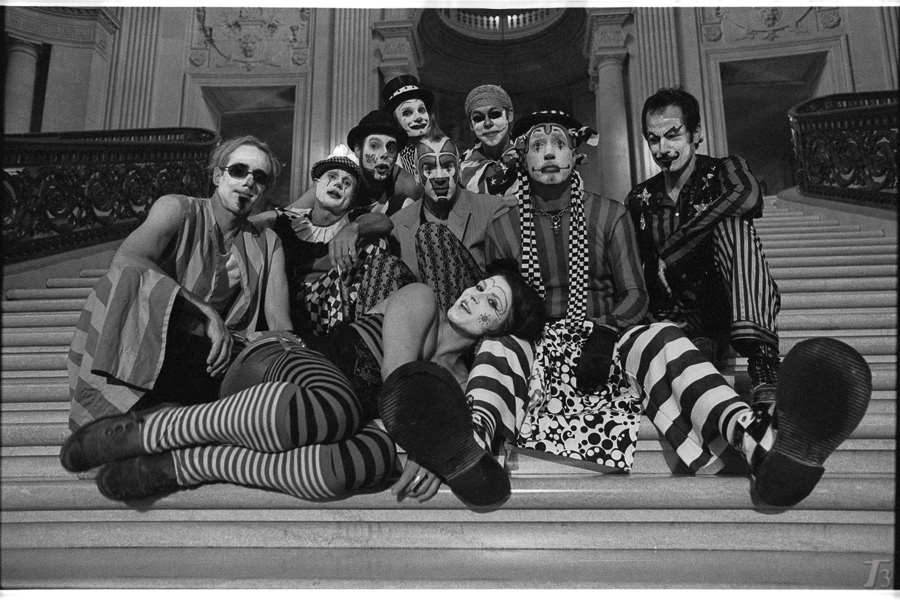 clowns-at-tribunal