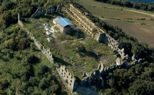 Έναρξη αναστηλωτικών εργασιών στα ερείπια της παλαιάς Αθηνάδας Ακαδημίας.