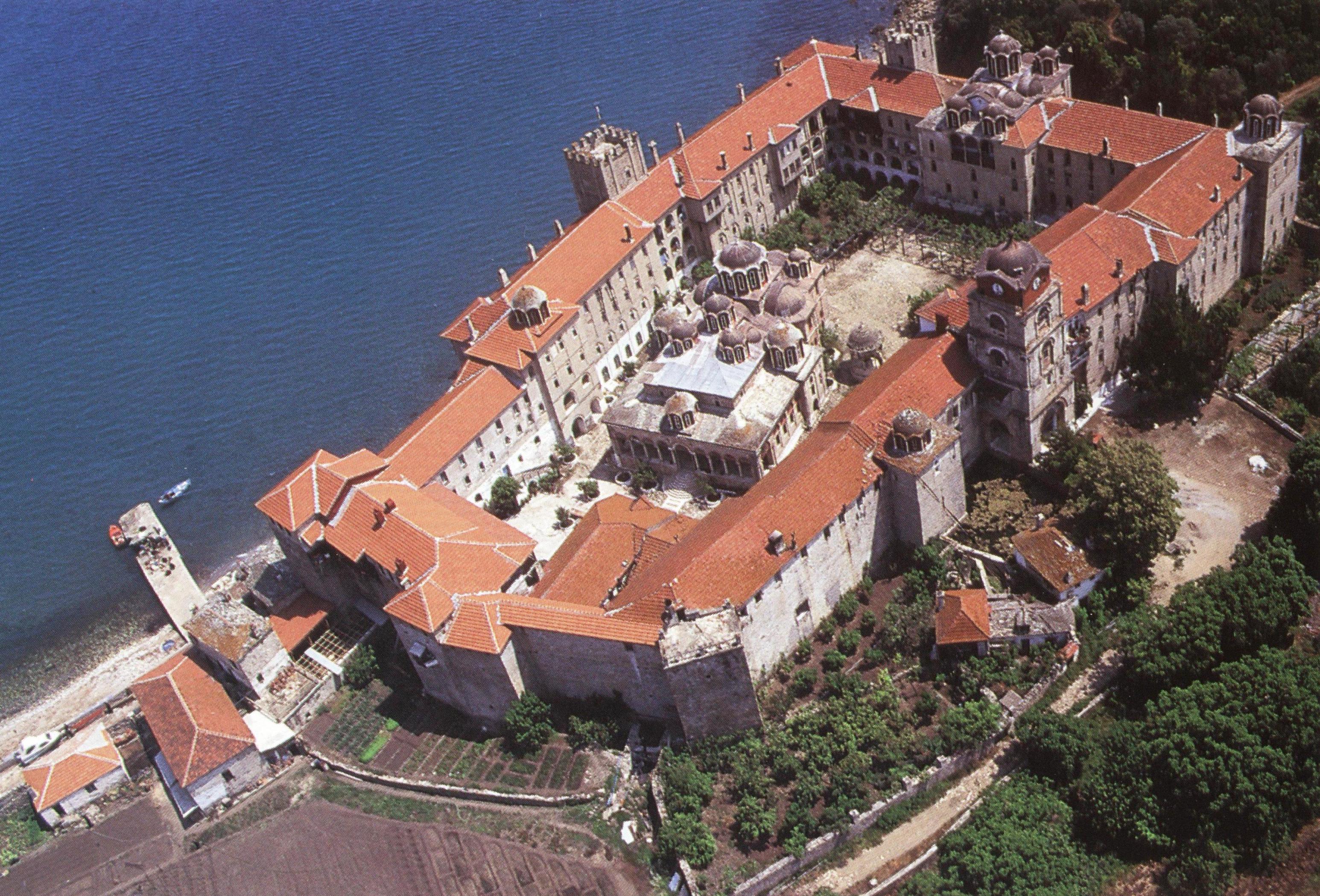 Αεροφωτογραφία της Μονής από νοτιοδυτικά. Aerial view of the monastery from the southwest.