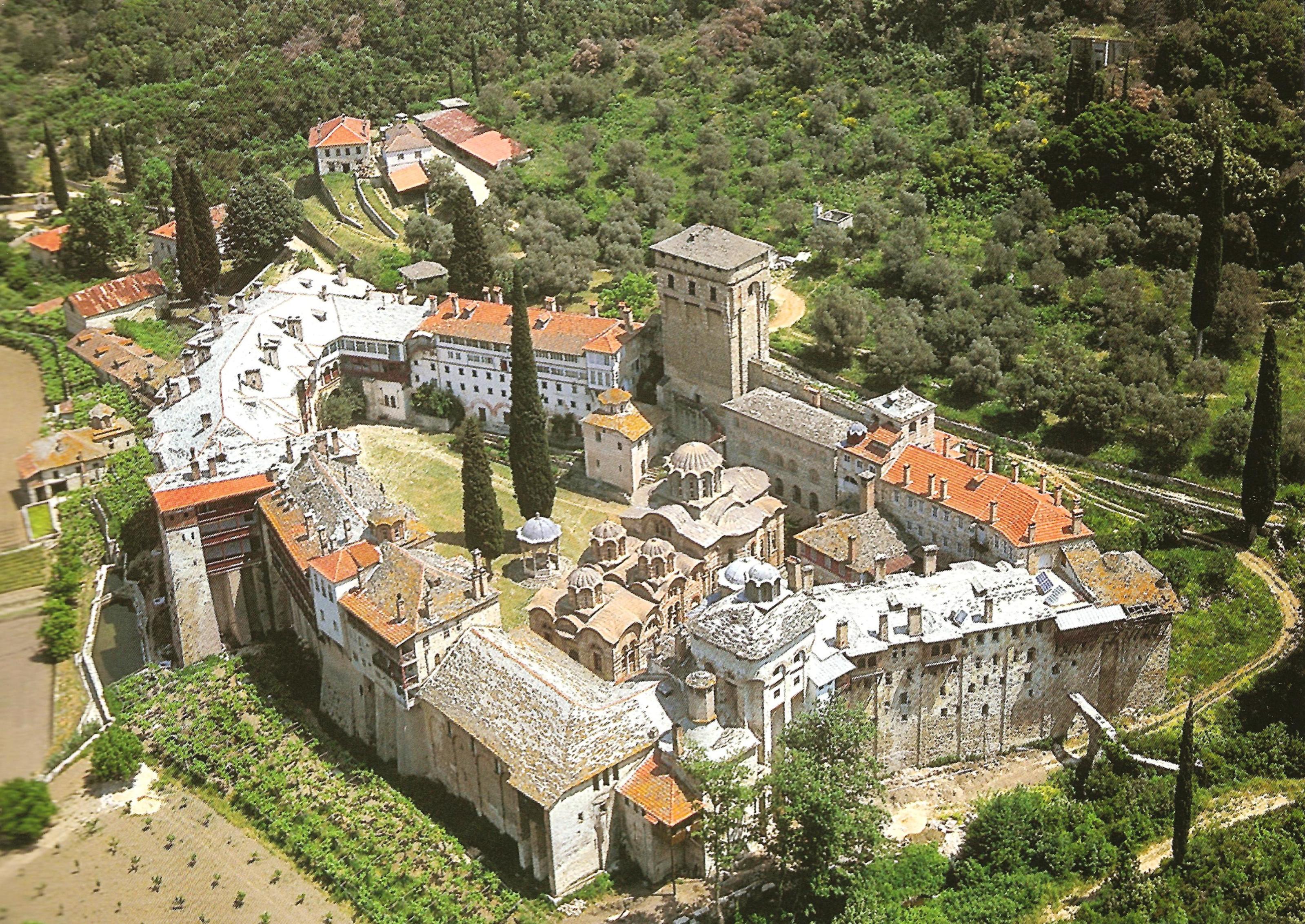 Η Ιερά Μονή Χιλανδαρίου (ή Χελανδαρίου). Πανοραμική εξωτερική άποψη. A panoramic view of the Holy Monastery of Chilandari (or Chelandari). 