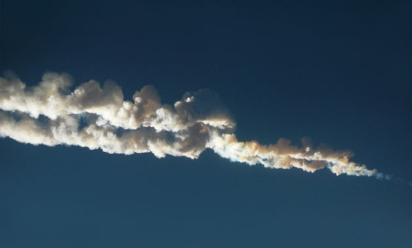 Το σύννεφο καπνού που δημιούργησε ο μετεωρίτης που ταρακούνησε το Τσελιάμπινσκ.