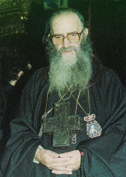 Ο μακαριστός Οικουμενικός Πατριάρχης Δημήτριος με τον Σταυρό του Αγίου Αθανασίου του Αθωνίτου