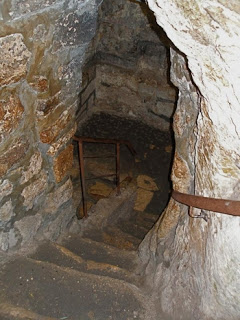 steps-down-to-tomb-ccc-see-the-holy-land