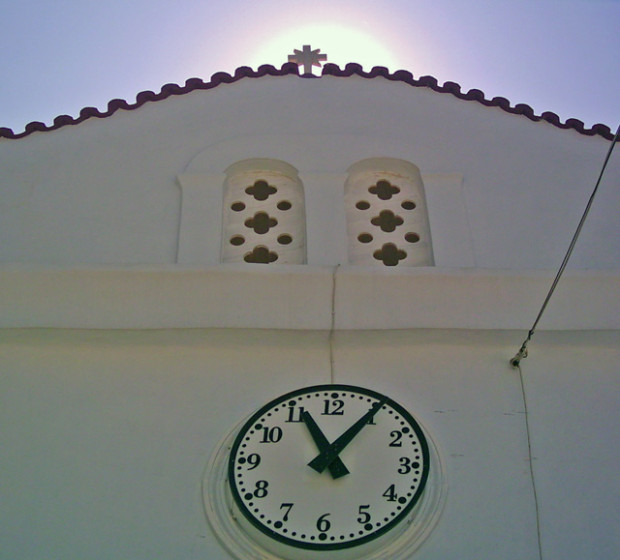 Τήνος: Το ρολόι στην εκκλησία του Αη Δημήτρη στο Χωριό Μπερδεμιάρος