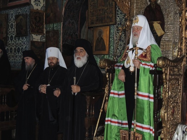 Η Μεγίστη Λαύρα υποδέχθηκε τον Πατριάρχη Μόσχας - Φωτό:romfea.gr