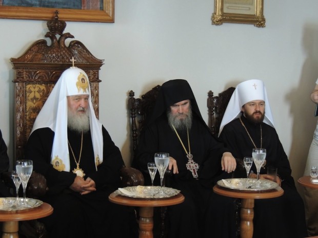 Η Μεγίστη Λαύρα υποδέχθηκε τον Πατριάρχη Μόσχας - Φωτό:romfea.gr