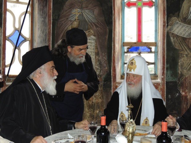 Η Μεγίστη Λαύρα υποδέχθηκε τον Πατριάρχη Μόσχας - Φωτό:romfea.gr