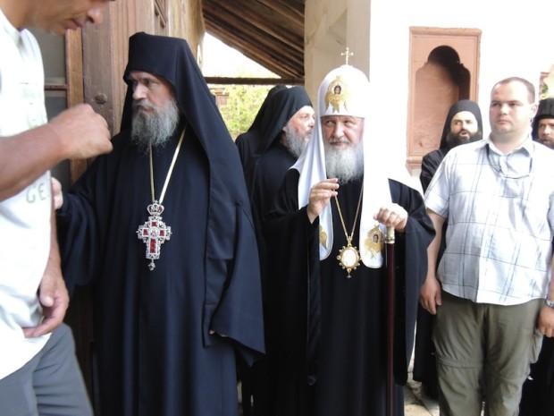 Η Μεγίστη Λαύρα υποδέχθηκε τον Πατριάρχη Μόσχας - Φωτό:romfea.gr