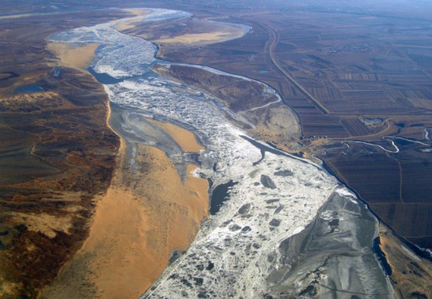 potentially-lethally-polluted-river-water-heads-toward-harbin-one-of-chinas-largest-cities-at-9-million-people-after-an-explosion-at-a-petrochemical-plant-in-november-2005
