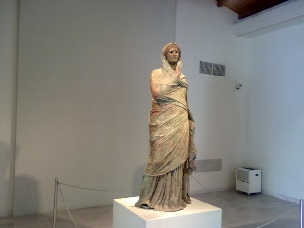 Αρχαίο-Άγαλμα-Η-κυρά-της-Καλύμνου-660x495
