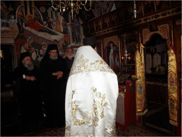 Στον Εσπερινό, της Παρασκευής 20 Σεπτεμβρίου, προεξήρχε ο Ιερομόναχος Δοσίθεος, ως εκπρόσωπος της Κυριάρχου Ιεράς Μονής Χιλιανδαρίου με τη συμμετοχή του Γέροντα Τιμόθεου Εσφιγμενίτη και ιεροψάλτες τους Ιερομόναχο Αναστάσιο Φουρνά και τους Μοναχούς Επιφάνιο Μυλοποταμινό, Ιάκωβο πρωτοψάλτη του Πρωτάτου και Γαλακτίωνα Καψαλιώτη.