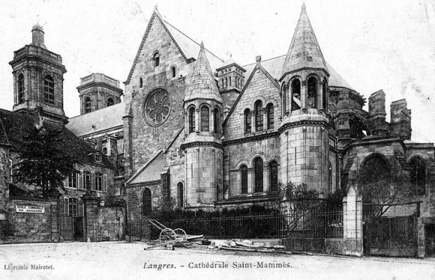     Παλιά καρτ ποστάλ που απεικονίζει τον Καθεδρικό του Αγίου Μάμαντος στη πόλη Langres της Γαλλίας. 
