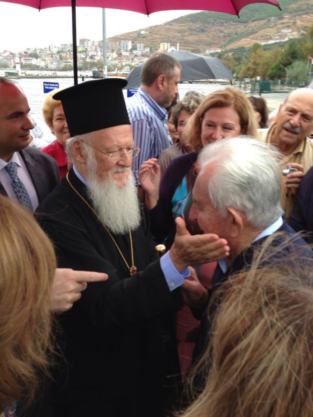 Από την υποδοχή του Πατριάρχου σήμερα στον Μαρμαρά και την συνάντησή Του με τον 92χρονο μπάρμπα Γρηγόρη, ο οποίος γεννήθηκε στην Προικόννησο