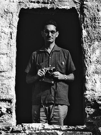 Ο Παύλος Μυλωνάς στον πύργο Προσφορίου στην Ουρανούπολη (Ιούνιος 1970).  Αρχείο Παύλου Μυλωνά
