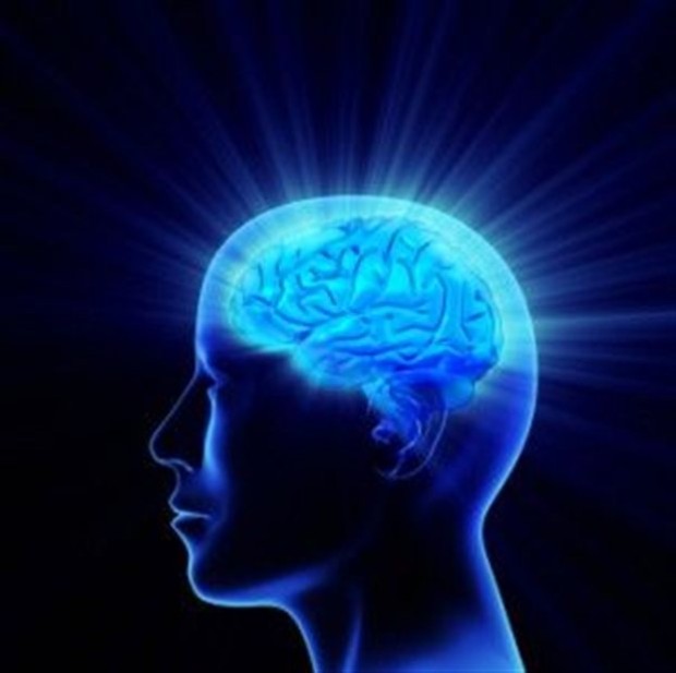 «Αλλαγές» στο βιολογικό ρολόι του οργανισμού προκαλεί το μπλε φως, ξυπνώντας τον εγκέφαλο