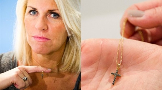 Η δημοσιογράφος Siv Kristin Sællmann, φορούσε ένα σταυρό στο λαιμό της με αποτέλεσμα να προκαλέσει την οργή των Μουσουλμάνων και να απολυθεί από τη δημόσια τηλεόραση