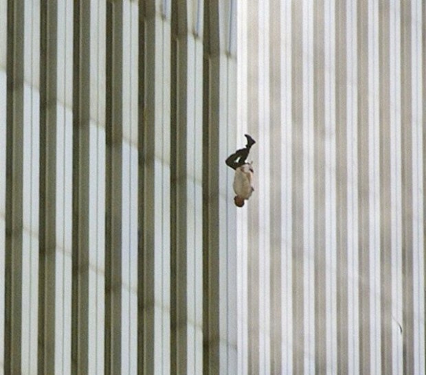 Ο άνθρωπος που έπεσε από το Παγκόσμιο Κέντρο Εμπορίου στις 11/9 . «The Falling Man»