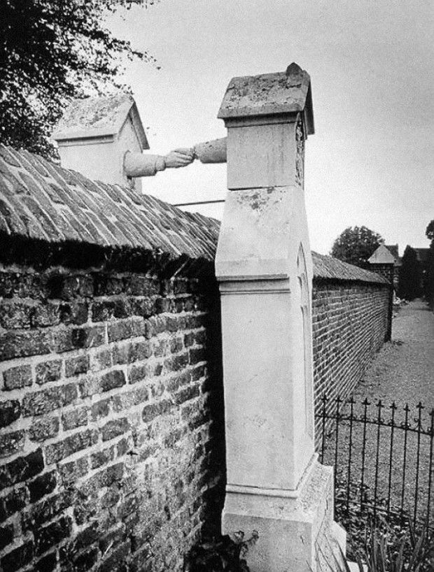 Οι τάφοι ενός ερωτευμένου ζευγαριού: Μιας καθολικής γυναίκας και του Προτεστάντη συζύγου της, Ολλανδία , 1888