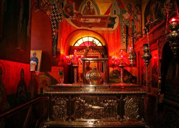 Η λειψανοθήκη του Αγίου Γρηγορίου του Παλαμά στην Ιερά Μητρόπολη Θεσσαλονίκης.