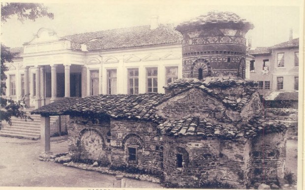Παλαιά καρτ ποστάλ της Παναγίας Κουμπελίδικης πριν την ανακαίνισή της.