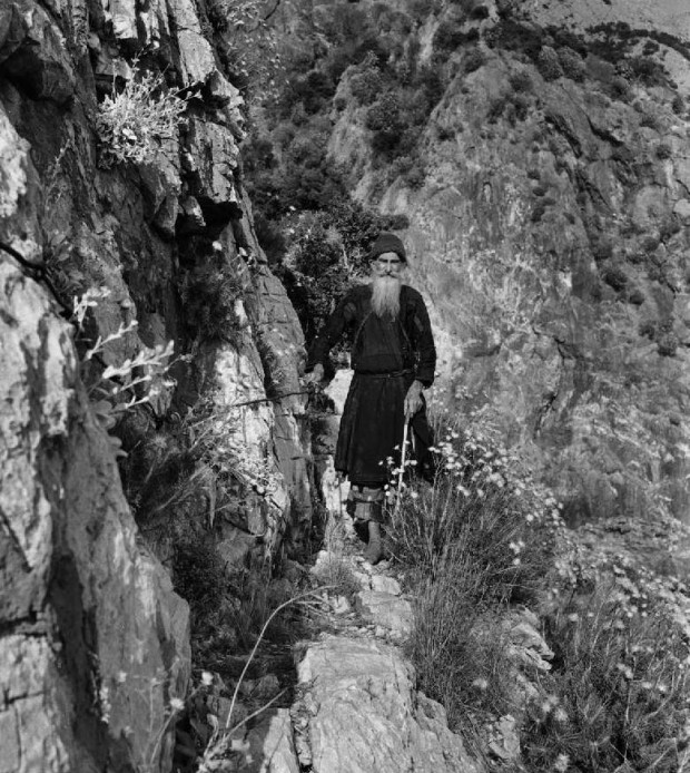 ασκητής στα Καρούλια