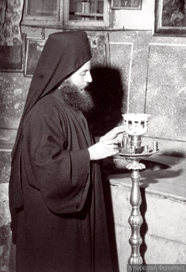 Ακάκιος μοναχός Παχωμαίος (1921-2014) (Φωτογραφία: Δημήτρης Χαρισιάδης, Μάϊος 1947)  http://athosprosopography.blogspot.gr