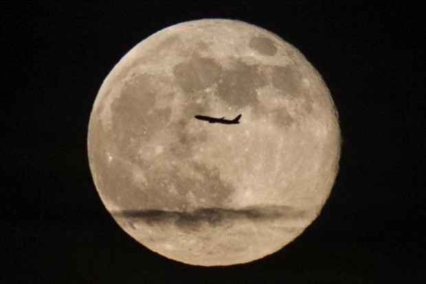 Τελικά η Σελήνη δεν έχει παρέα εκεί πάνω -τουλάχιστον όχι αυτή που νομίζαμε (Φωτογραφία: Reuters )