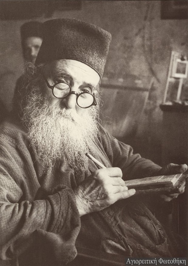 Αρσένιος μοναχός Καυσοκαλυβίτης, ο ξυλογλύπτης (1866-1956) (Φωτογραφία: Σπύρος Μελετζής, 1950) http://athosprosopography.blogspot.gr