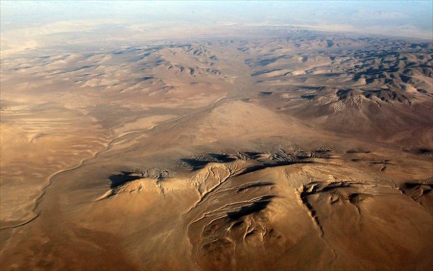 EPA/LUIS ZABREG Για περισσότερο από μία δεκαετία, η περιοχή Γιουνγκάι στην έρημο Ατακάμα είχε χαρακτηριστεί ως η πιο ξηρή του πλανήτη, ελκύοντας το ενδιαφέρον αστροβιολόγων για τις αναλογίες με τις συνθήκες του Άρη.