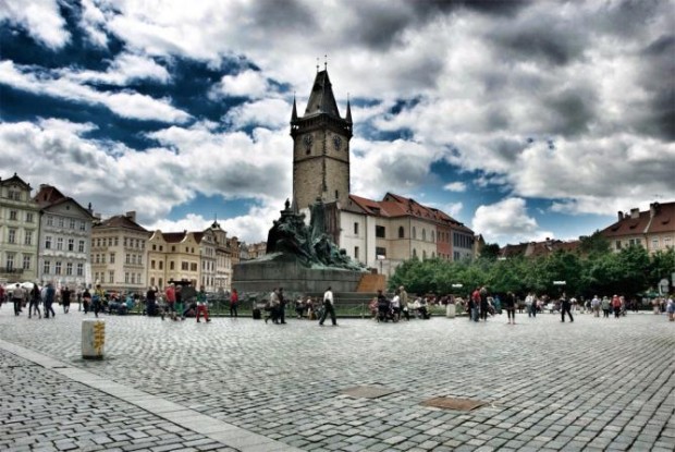 56-257416-old-town-square-prague-rocco-lucia_0