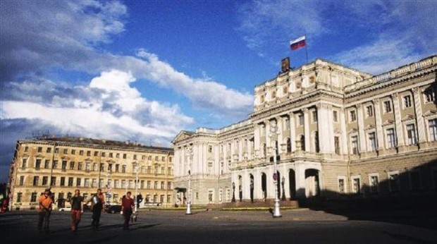 Το Ερμιτάζ κατέχει τον τίτλο του μεγαλύτερου μουσείου του κόσμου και ένα από τα σημαντικότερα αξιοθέατα της Αγίας Πετρούπολης.