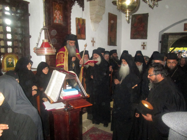 Ο Μητροπολίτης Μόρφου Νεόφυτος κατά την Ενθρόνιση της μοναχής Ιουστίνης σε ηγουμένη, ιερά μονή Αγίου Νικολάου Ορούντης