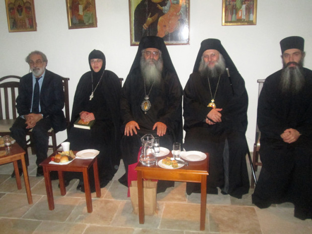 Ο καθηγητής Παναγιώτης Τουλιάτος, η ηγουμένη μοναχή Ιουστίνη, ο Μητροπολίτης Μόρφου Νεόφυτος, ο Χωρεπίσκοπος Λήδρας και καθηγούμενος της ιεράς μονής Παναγίας Μαχαιρά Επιφάνιος, ιεροδιάκονος Ιωσήφ Μαχαιριώτης