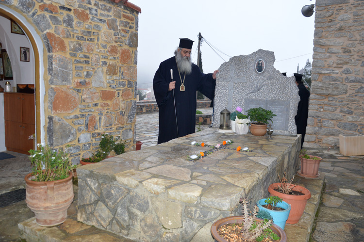 Τρισάγιο στον τάφο του Γέροντος Ευμενίου και το δώρο του οσίου Νικηφόρου του Λεπρού02