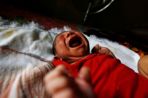 Τα νεογέννητα αρχίζουν αμέσως μετά τη γέννησή τους να καταλαβαίνουν τη μητρική τους γλώσσα, σύμφωνα με νέα έρευνα   (Φωτογραφία:  Reuters )