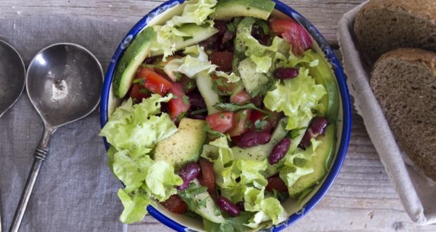 recipe_main_akis-petretzikis-salata-avocado-fasolia