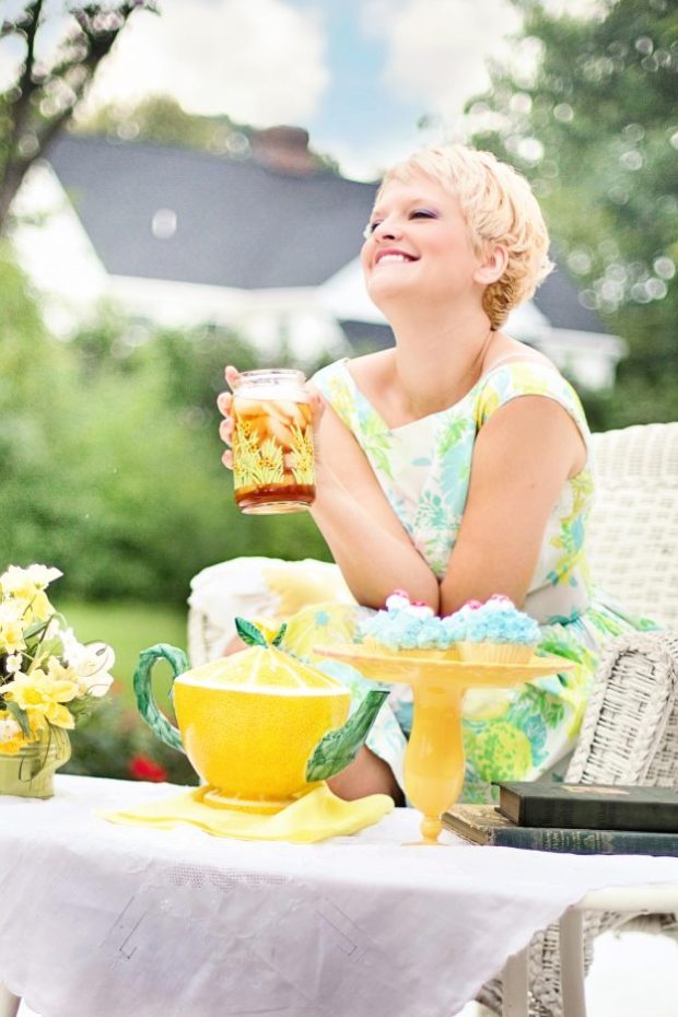 tea-summer-pretty-young-woman-vintage-37832-624x936