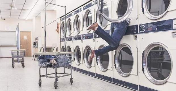 209558-laundry-413688_640