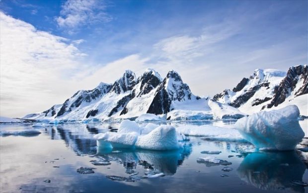 Shutterstock Οι αυξανόμενες θερμοκρασίες στην Αρκτική επηρεάζουν το μόνιμο στρώμα πάγου και χιονιού, καθώς και την ποσότητα των θαλάσσιων πάγων, που φέτος ήταν στα δεύτερα χαμηλότερα επίπεδα που έχουν καταγραφεί.