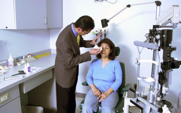Η τακτική εξέταση από οφθαλμίατρο μπορεί να προλάβει ασθένειες.