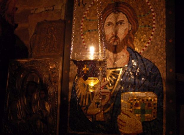 oil-lamp-before-mosaic-of-christ-1