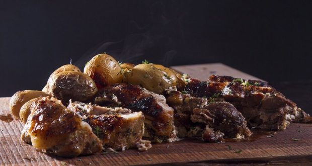 recipe_main_akis-petretzikis-xoirino-me-patates